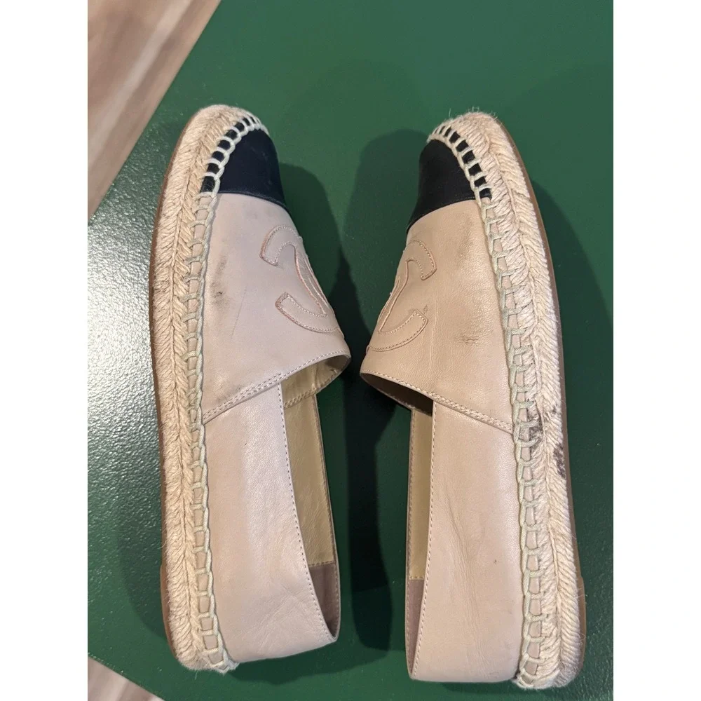 Chanel Lambskin Leather Espadrilles Beige Black CC Logo Flats  38 (missin insole